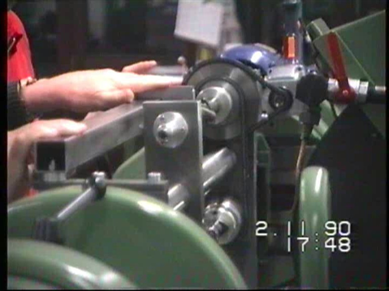 Unsere Nockenwellenschleifmaschine